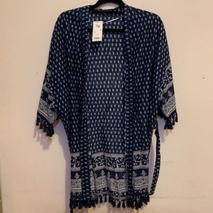 BRAND NEW blue and white patterned kimono